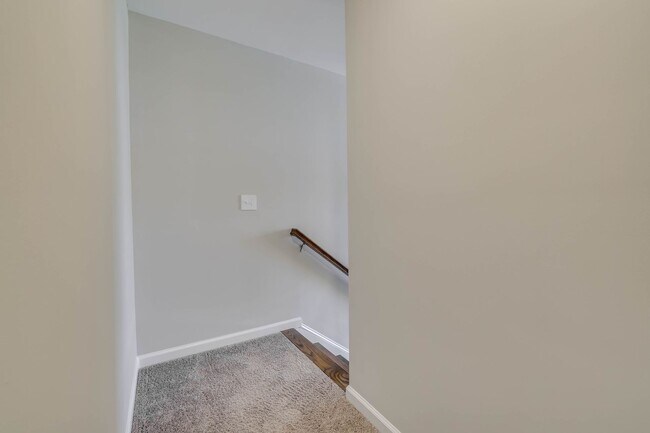Building Photo - Beautifully maintained 4 / 2.5 home in Joh...