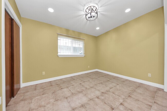 Building Photo - 5326 Heatherbrook Dr