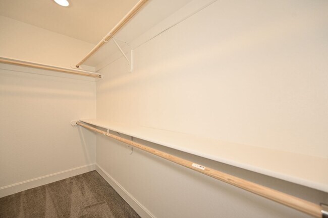 Building Photo - Nice 3 Bedroom, 2.5 bath with 2 car garage...