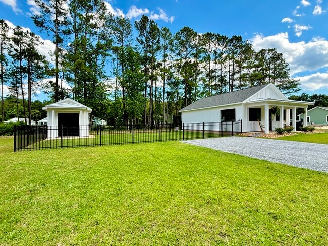 Building Photo - 150 Long Pond Loop