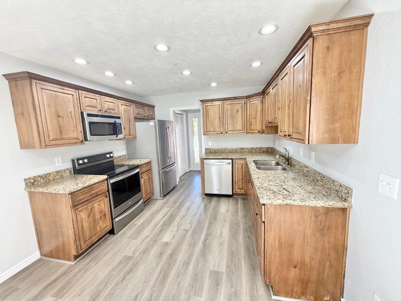 Primary Photo - 8335 S 1050 E