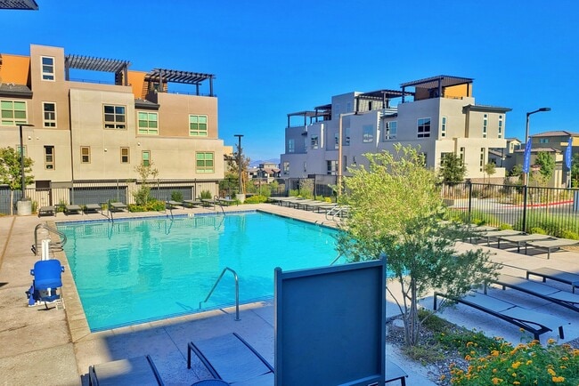 Building Photo - 643 Fortis Creek St