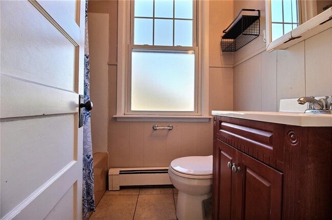 Building Photo - 19 1/2 Greenman Ave