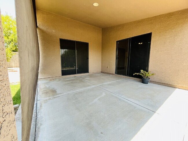 Building Photo - 3 Bedroom Home in North Phoenix