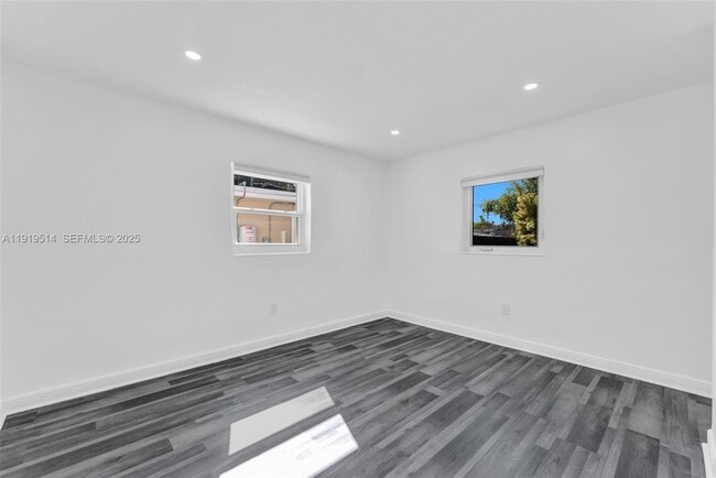 Building Photo - 4917 SW 43rd Terrace