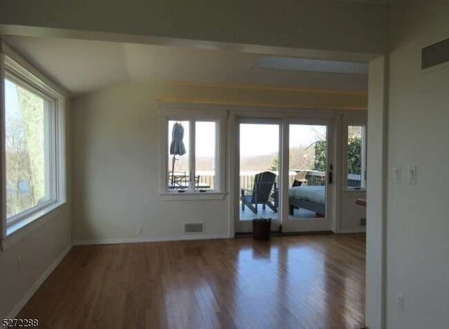 Building Photo - 416 Springbrook Trail