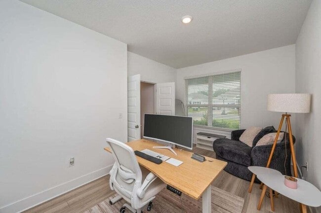 Building Photo - 214 Lyla Ln