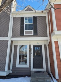 Building Photo - 2 Bedroom Townhouse with Unfinished Baseme...