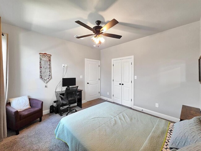 Building Photo - 10340 Dominion Ranch Dr