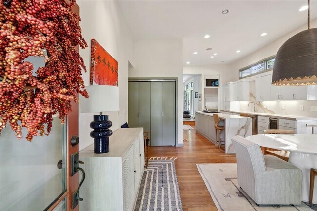 Building Photo - 213 Murray Hill Ave NE