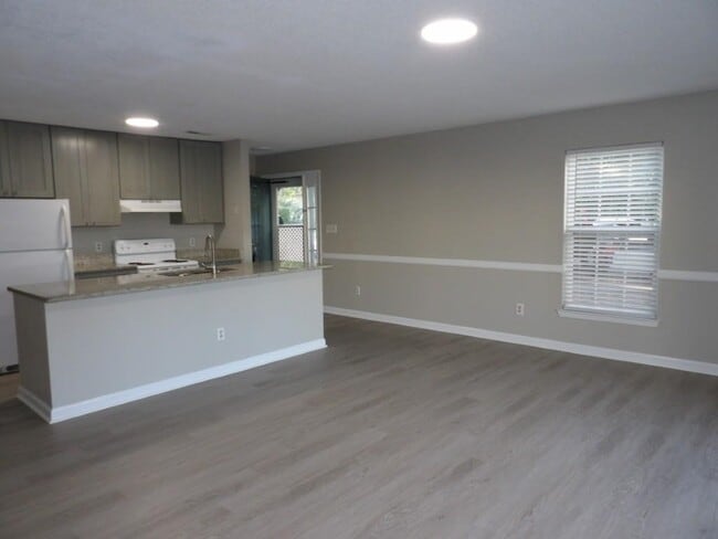 Building Photo - 4363 Spa Dr