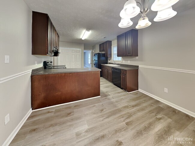 Building Photo - 40 Rosebud Ln