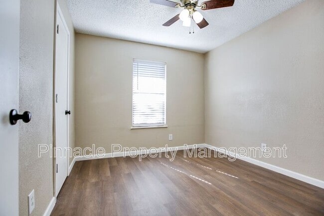 Building Photo - 1427 Gregory Dr