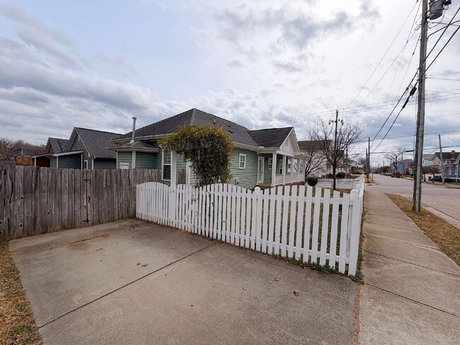 Building Photo - Charming 3-Bedroom Home in the Heart of Raleigh!