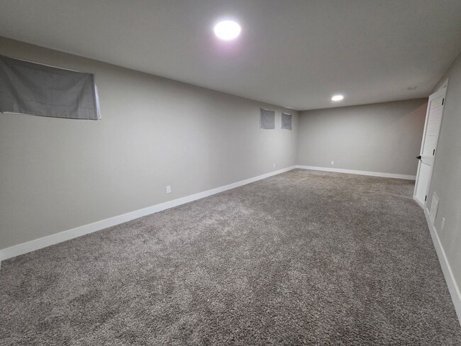 Building Photo - 5 Bed 2 bath Home near Fort Carson!!