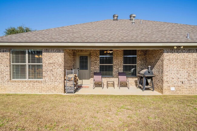 Building Photo - 19107 River Rock Dr