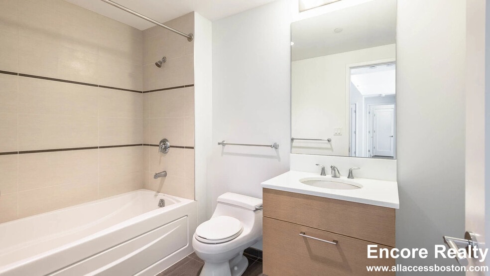 Building Photo - 285 Third St. Unit 336