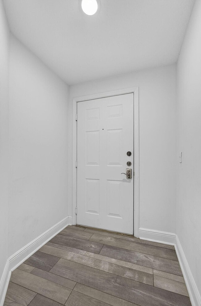 Building Photo - 5301 Myrtlewood Cir E