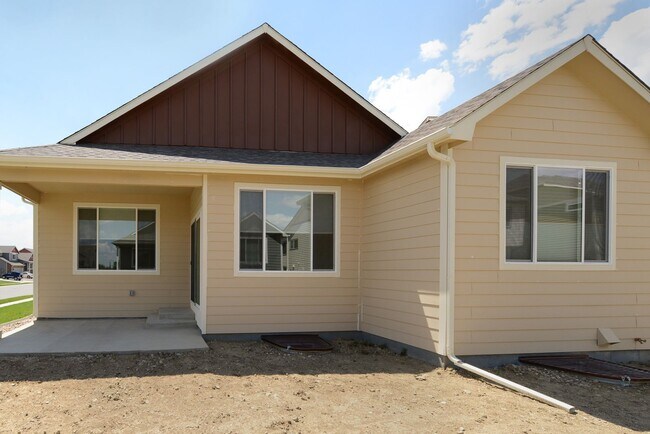 Building Photo - 3 Bedroom 2 Bath Ranch-Style Home