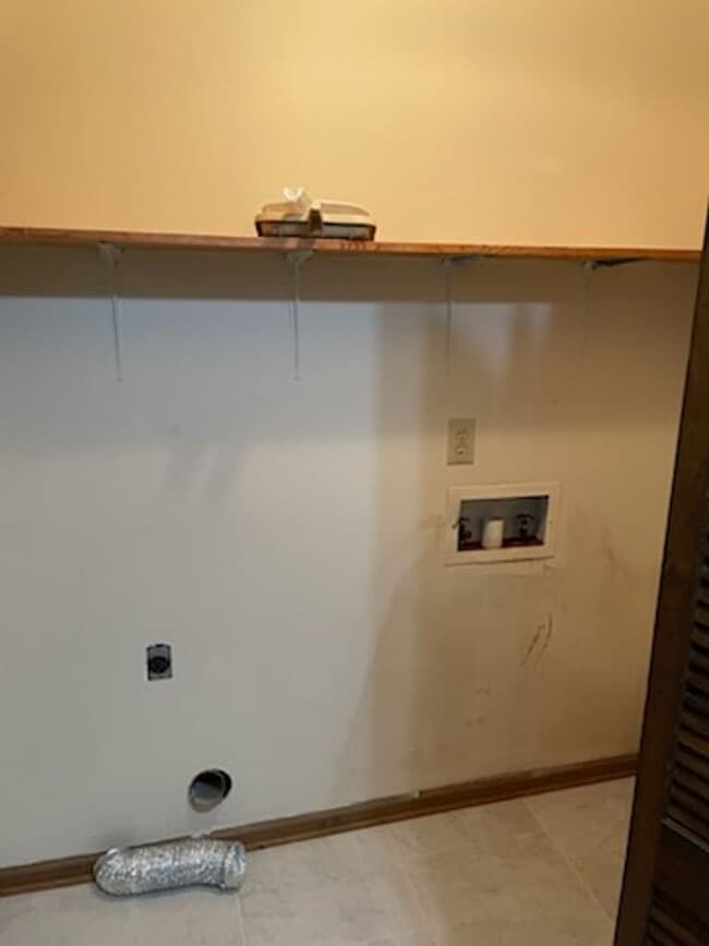 Building Photo - SINGLE FAMILY HOME