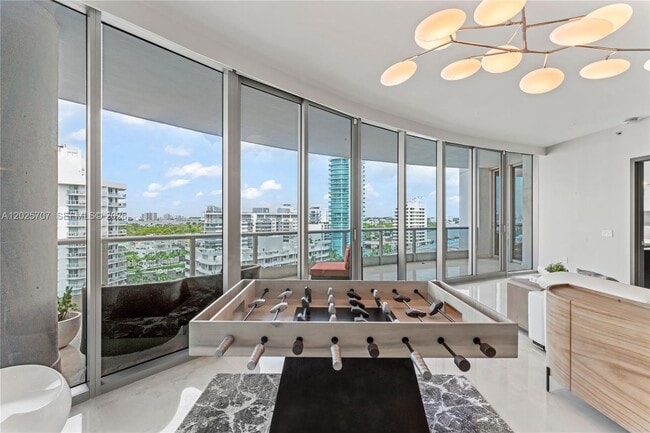 Building Photo - 5959 Collins Ave