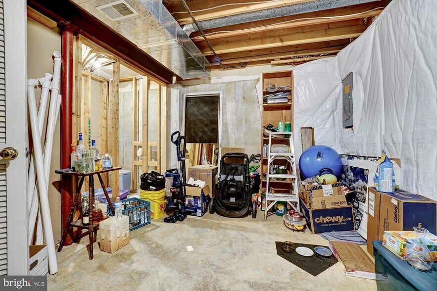 Building Photo - 6212 Adelay Ct W