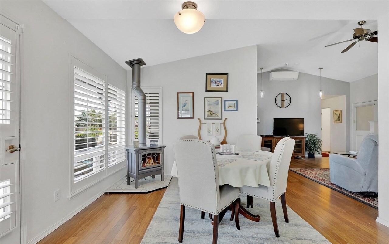 Building Photo - 1486 SE Camano Dr