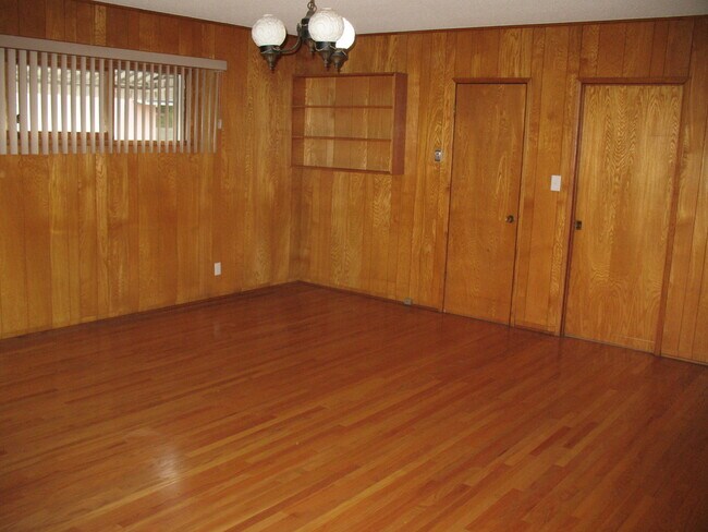 Lots of windows and vertical blinds adjust - 3121 W Wyoming Ave