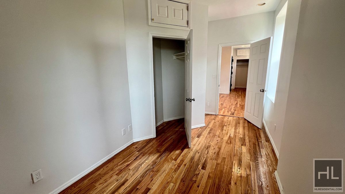 Building Photo - 2BR 1BA Pre-War In Crown Heights
