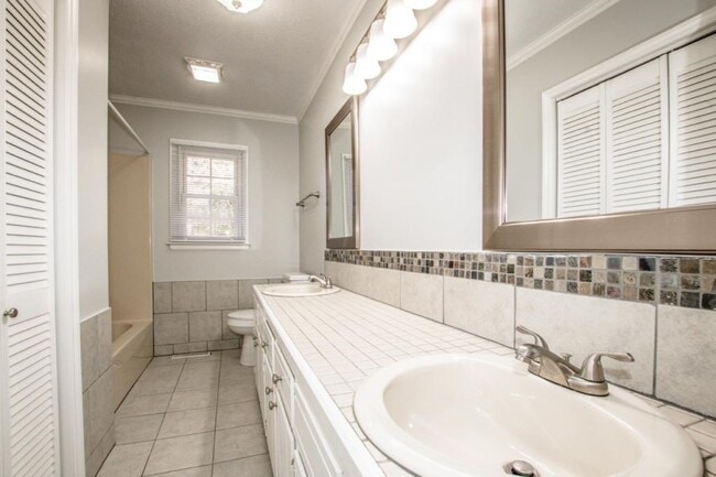 Building Photo - 2089 Rock Springs Cir