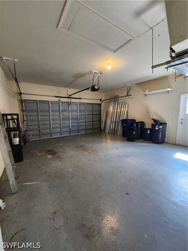 Building Photo - 11082 Lakeland Cir