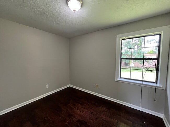 Building Photo - Renovated 3 Bedroom 1 Bath Home for Rent!!