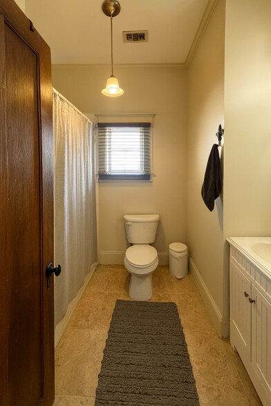 Building Photo - 2435 Palmer Ave