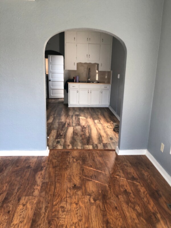 Building Photo - 205 S Maple St