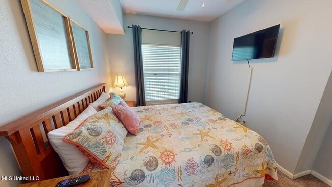 Building Photo - 2228 Beach Dr