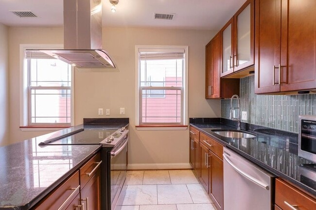 Building Photo - 3573 Warder St NW