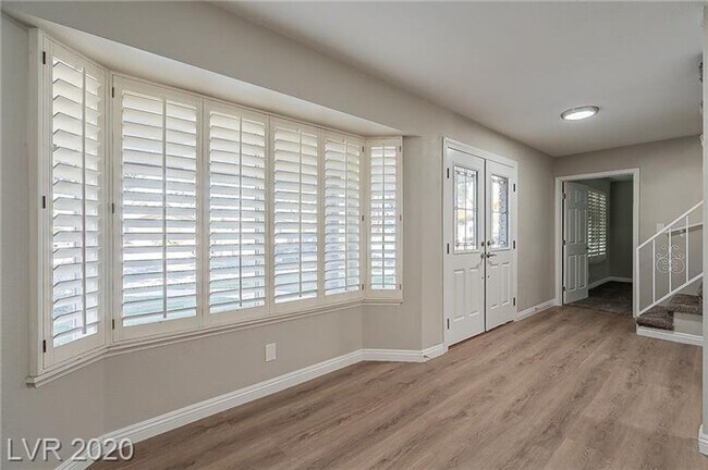 Building Photo - Amazing pool home is great location!!