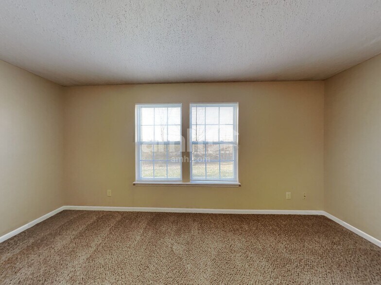 Building Photo - 2092 Fullwood Dr