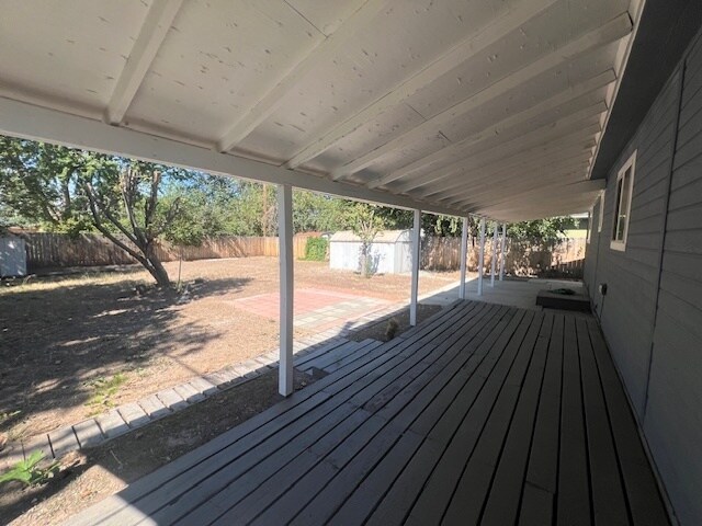 Building Photo - 4 Bed 1.5 Bath in Prime Bench Location!