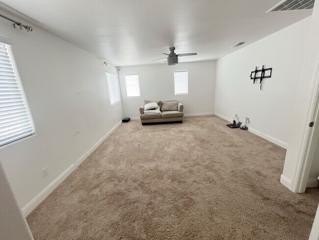 Building Photo - 6320 W San Gabriel Ave