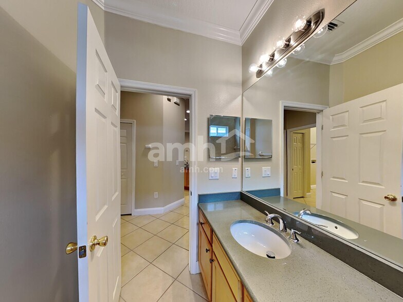 Building Photo - 8346 Old Town Dr