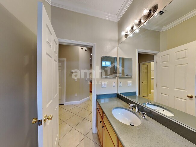 Building Photo - 8346 Old Town Dr