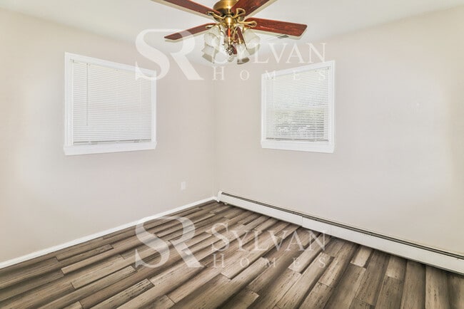 Building Photo - Easy living in this 3 BR, 1 BA Rancher