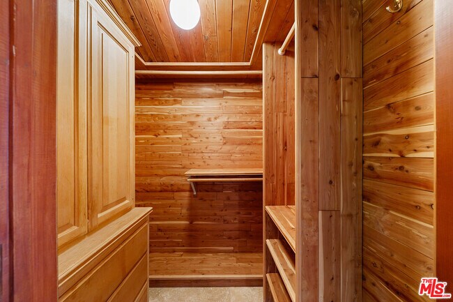 Building Photo - 4970 Latigo Canyon Rd