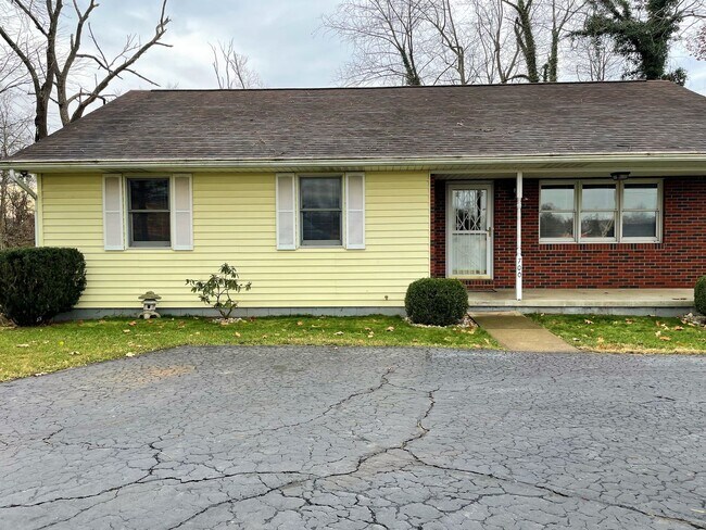 Primary Photo - 700 S Waggoner Rd