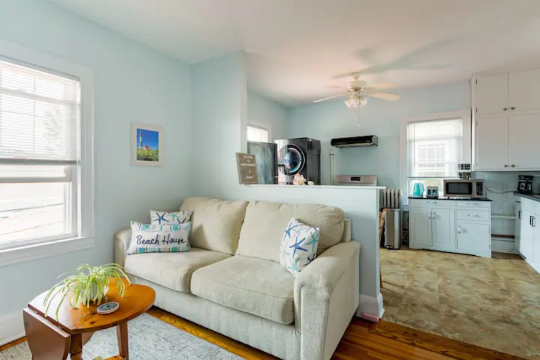 Building Photo - 28 Walnut E St