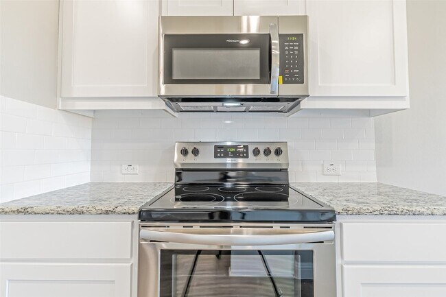 Building Photo - 422 Oleander Dr