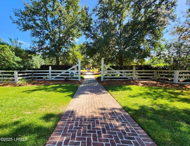 Building Photo - 110 Great Heron Way