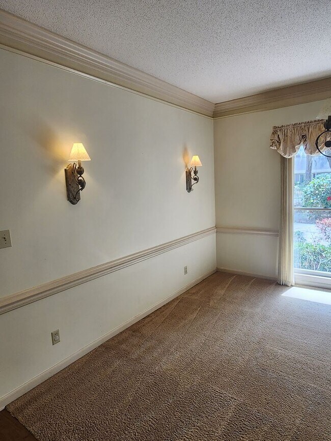 Building Photo - **AVAILABLE IN JUNE ** Landings Executive 3 Bedroom home