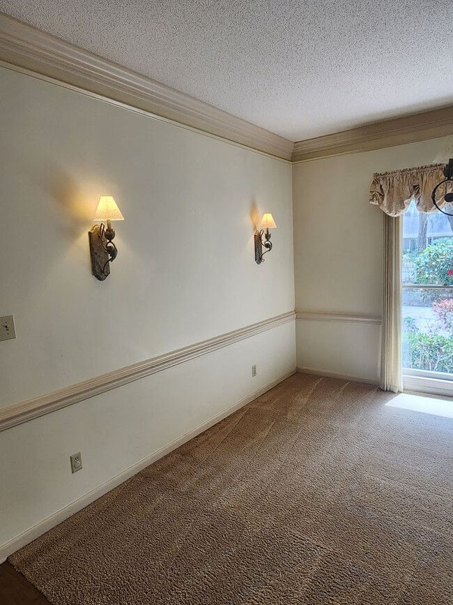 Building Photo - **AVAILABLE NOW** Landings Executive 3 Bed...